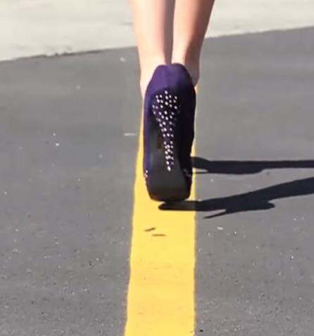 穿高跟鞋时的正确走路姿势是什么,来自知乎