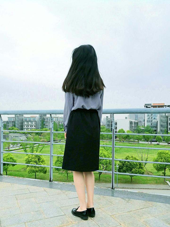 0419 雾霾蓝衬衫+黑色半身裙