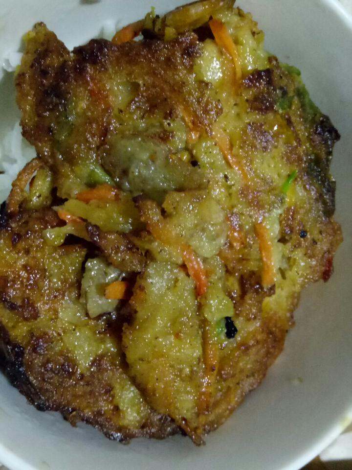 2.煎饼,糊了一块.