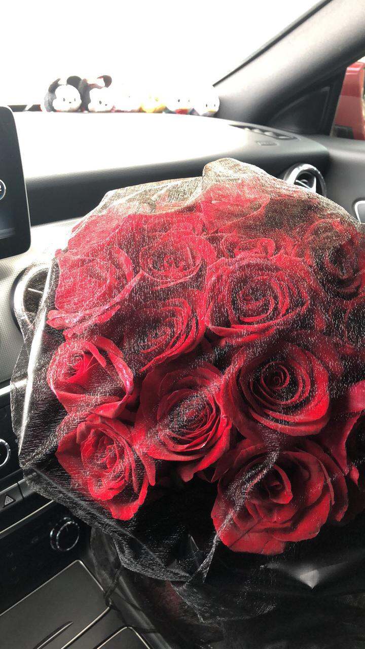 第一次收到一整束玫瑰花,竟然是闺蜜送的哈哈