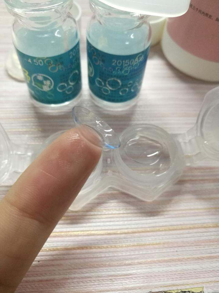 爱博医疗：公司现在研制的硅水凝胶隐形眼镜首要包括两款