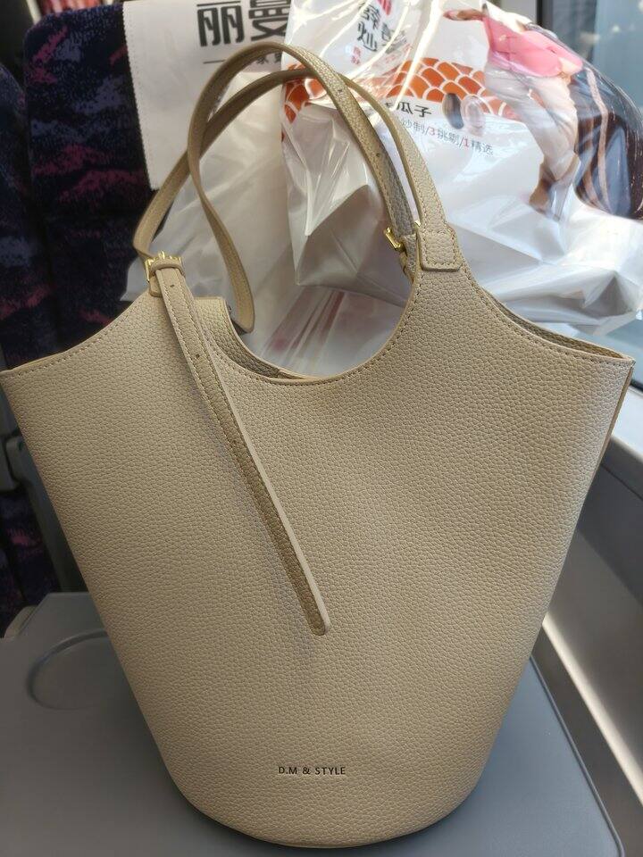 高铁是个拍晒单的好地方