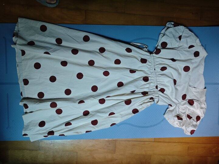 出半身裙，连衣裙，