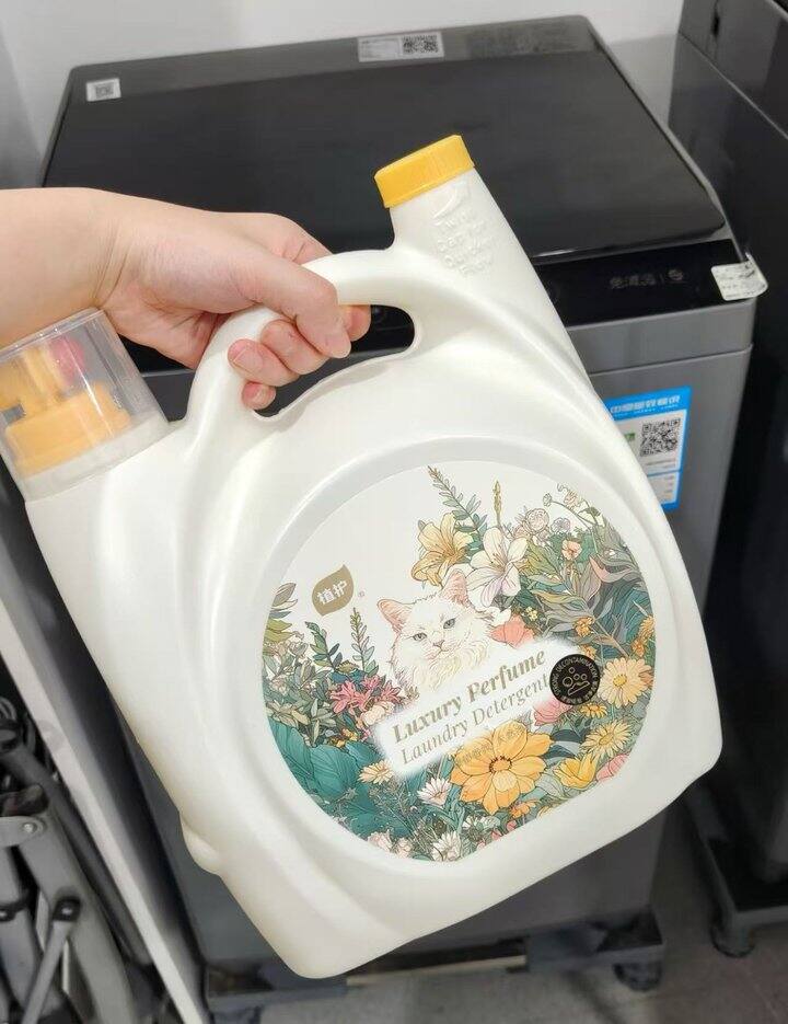 💰29.9🉐10斤，植护香氛洗衣液，这个桶是双头按压设计的，特别方便