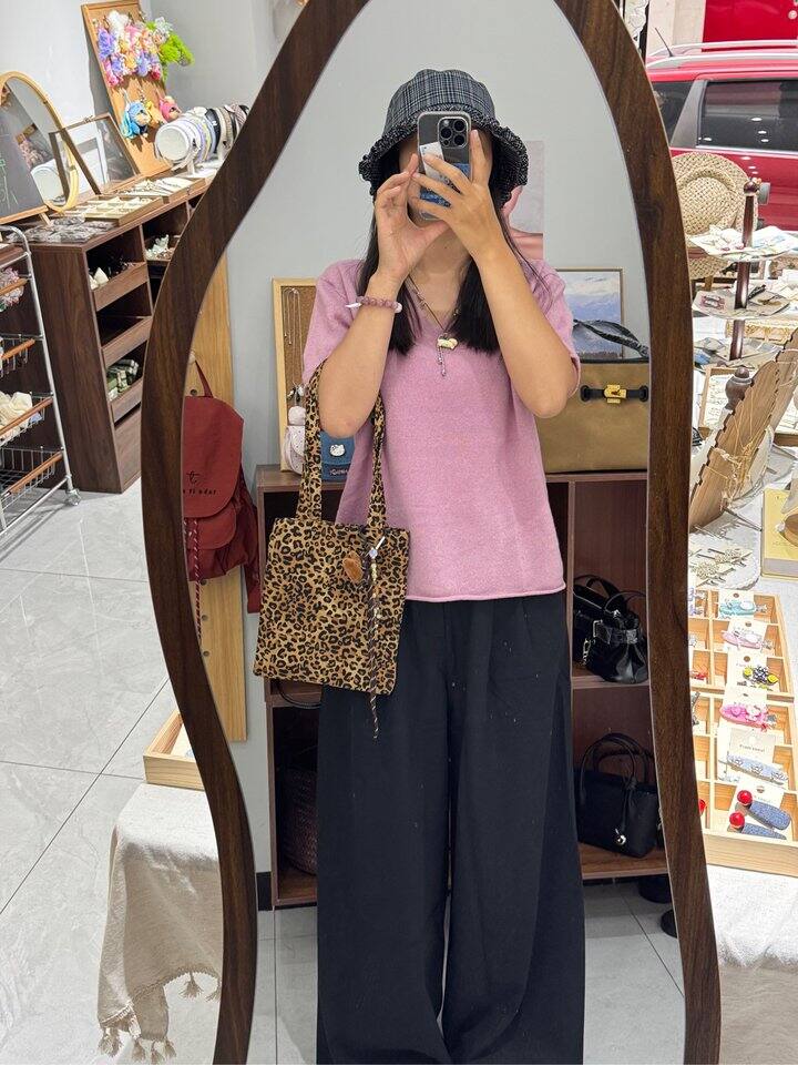 包包二选一，选哪个