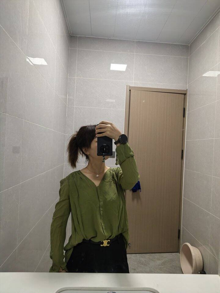 这只大梨子，上半身颜值爆表，下半身就…算了！