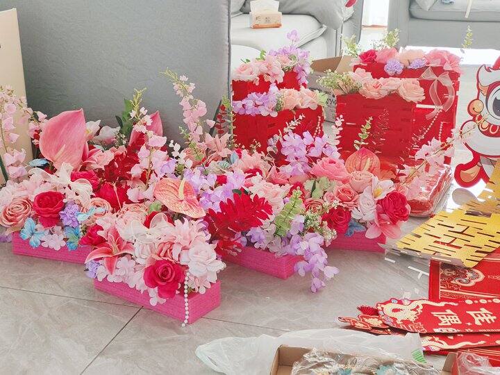 婚礼闲置地排花中式晨袍布置