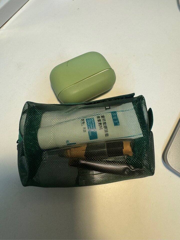 巴掌大小的mini化妆包