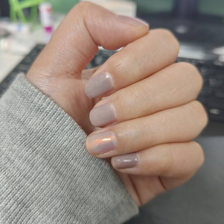 吃路口姐妹安利的指甲油