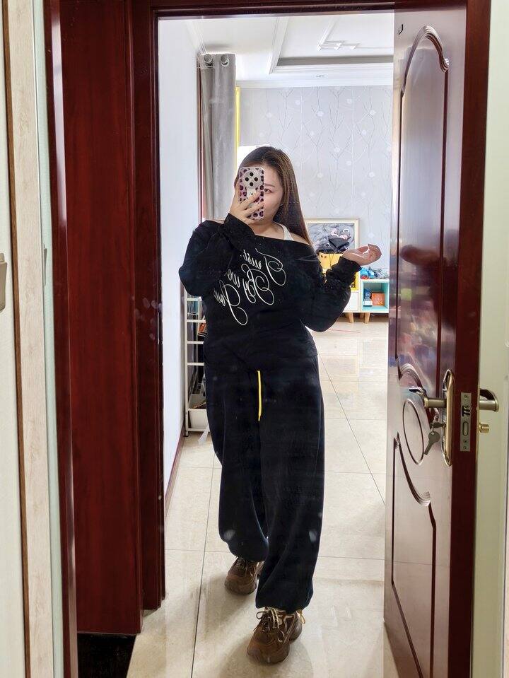 新买的裤子和上衣到啦