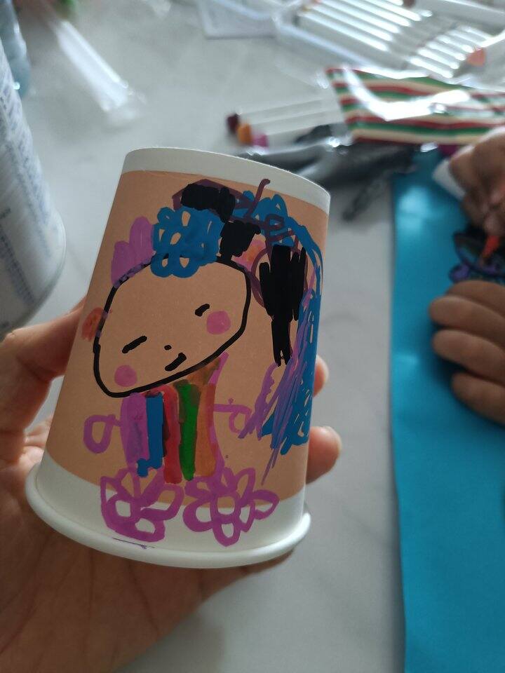 小家伙画的，小孩的世界真的五彩缤纷