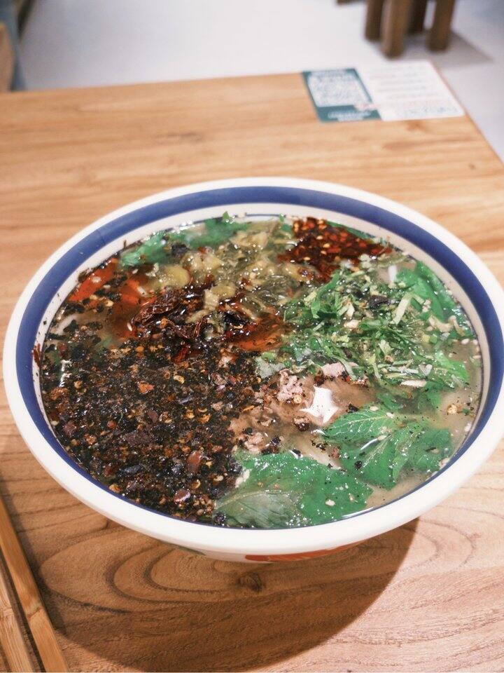 把周三当成休息日，喝了满记甜品，吃了生烫米线