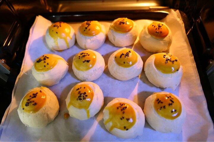 我去见好朋友啦！带上手工蛋黄酥