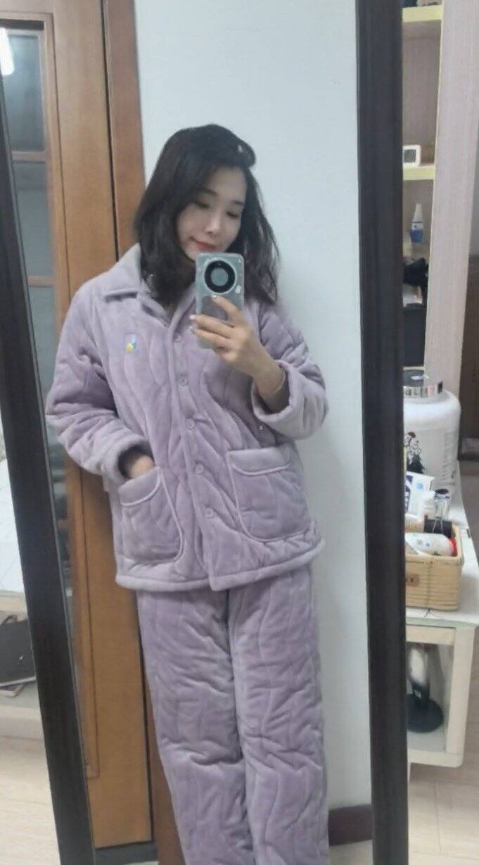 东北冬天遛狗真的需要这样的厚睡衣