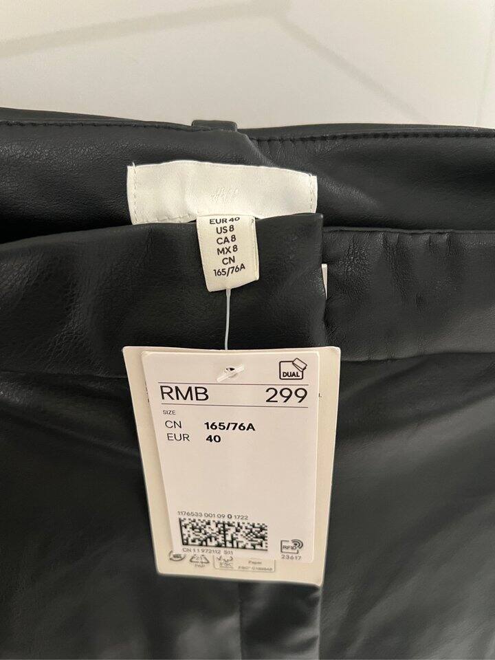 30块钱买到的hm加绒直筒皮裤！