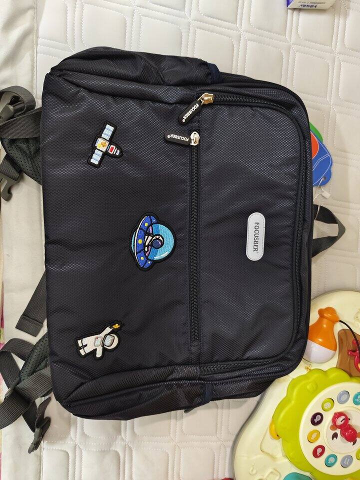 迪卡侬背包VS焦点贝儿书包