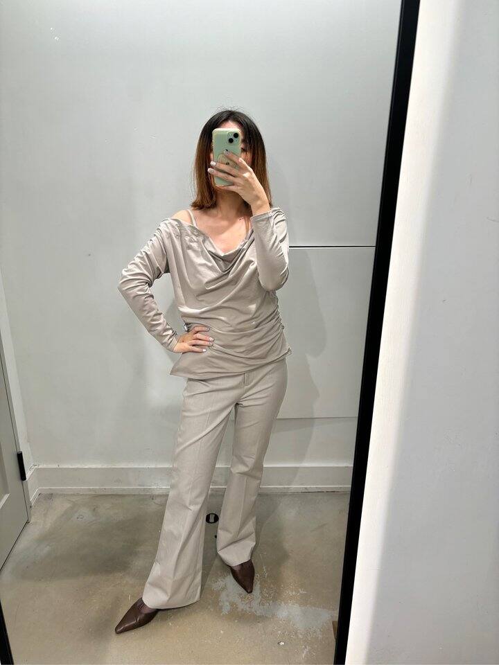 好久没去商场试衣服了。