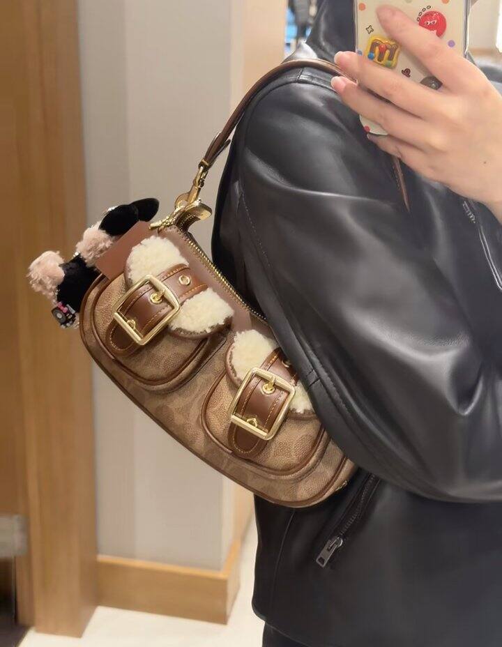 蔻驰毛毛腋下包