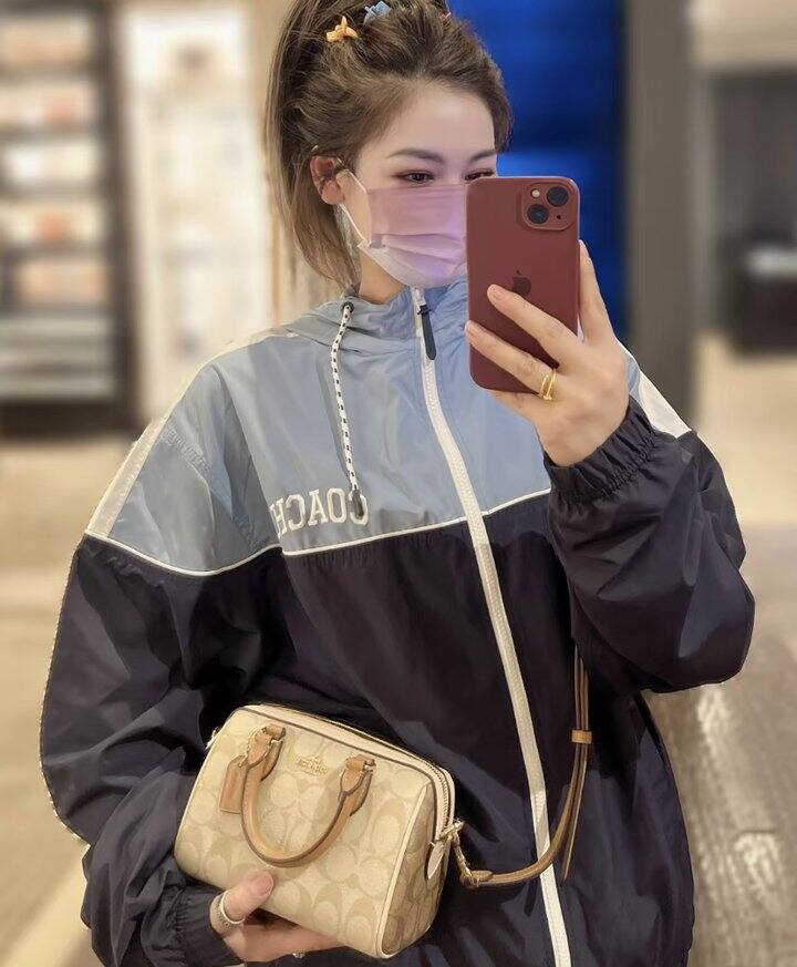 蔻驰波士顿枕头包