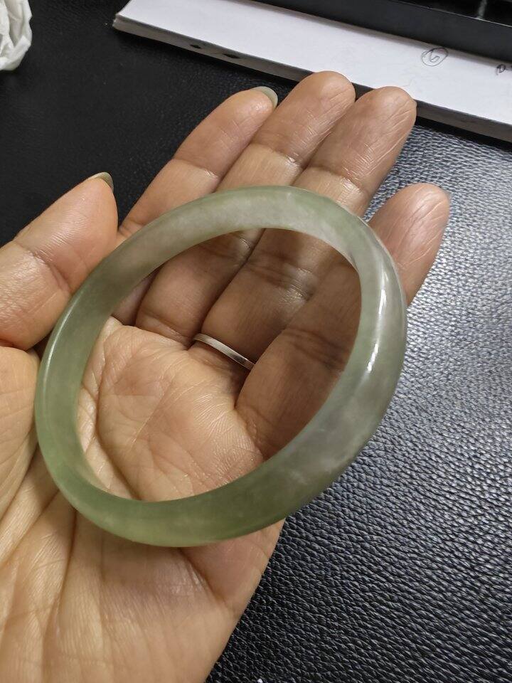 年轻不懂事，无条件的相信路口姐妹，买的手镯，现在告诉我是假的