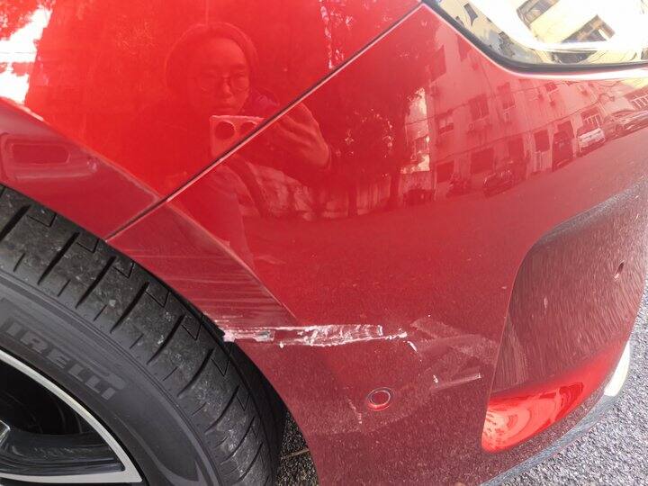 车蹭掉漆了，还是不能急躁