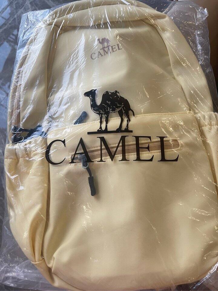 出个全新camel双肩包