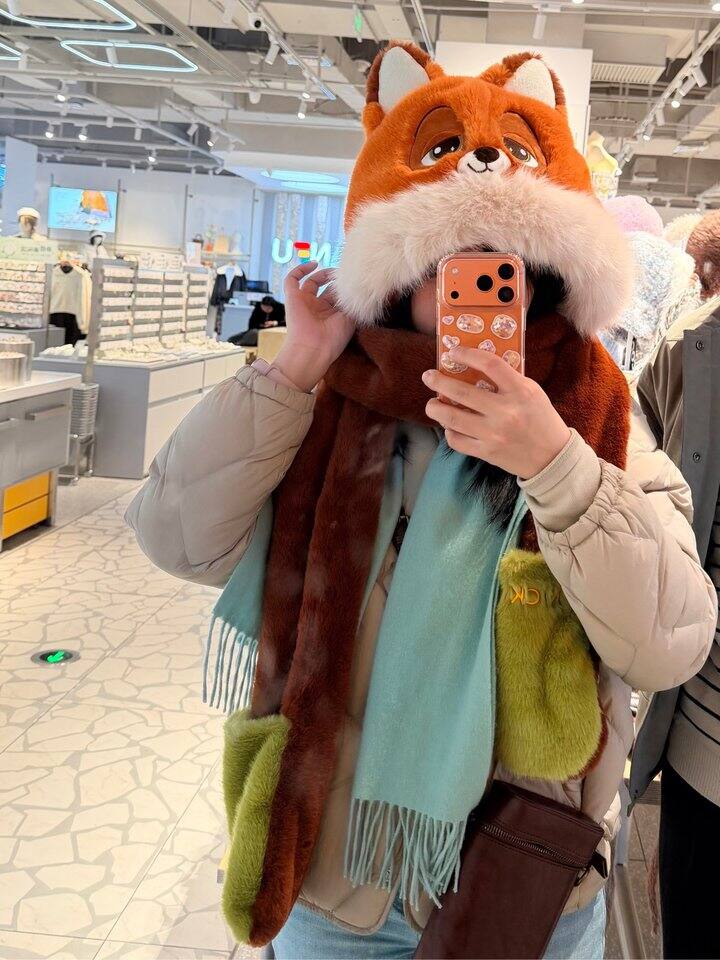 推荐三福的狐狸毛绒帽子