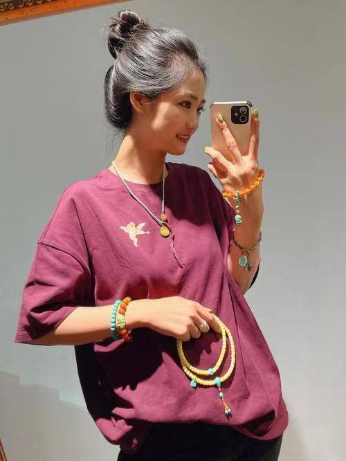 盘串现在已经不限于男士了，盘串可以接触一些高认知的女性朋友