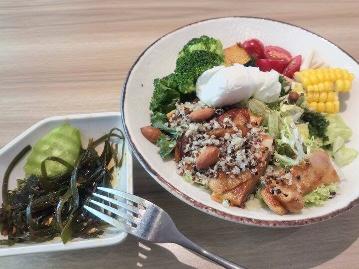 今天中午吃沙拉