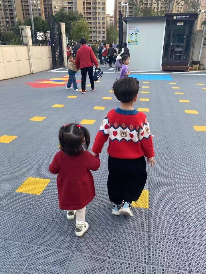 来一组兄妹穿搭合集（每天去接哥哥拍的）