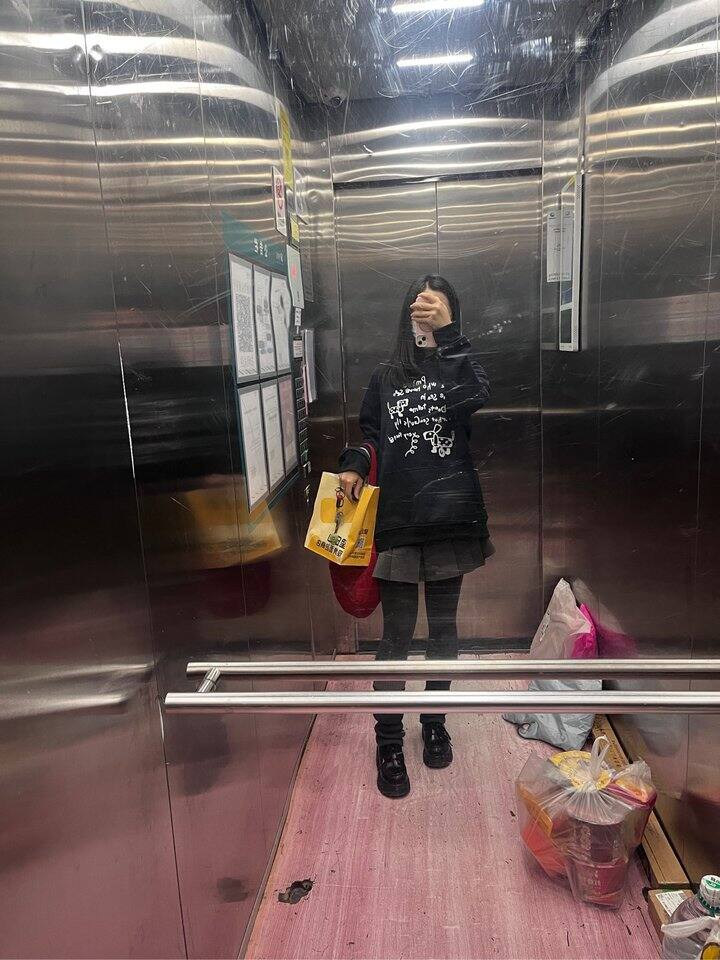 嘻嘻，体重新低。