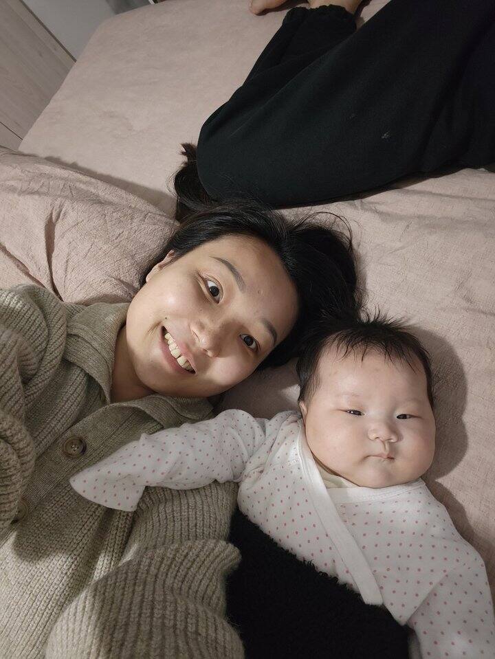 女儿像爹的小眼睛