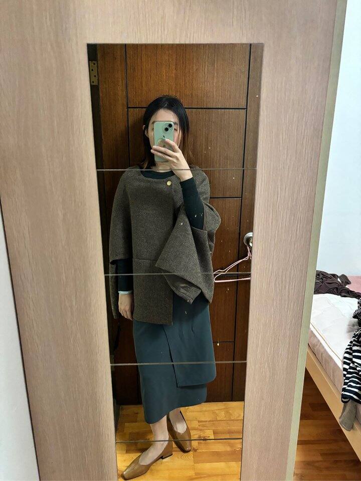 新买的鞋子和斗篷