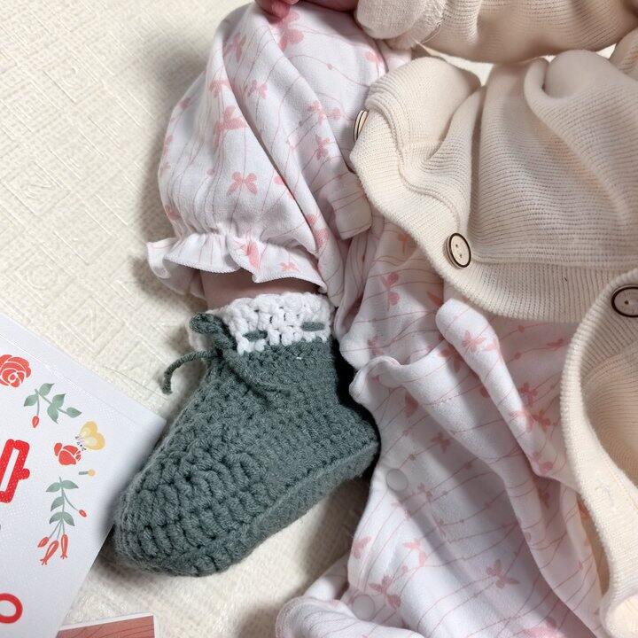 给宝宝钩了个鞋子