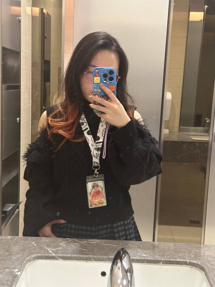 今日OOTD，最适合沙发的卷发棒