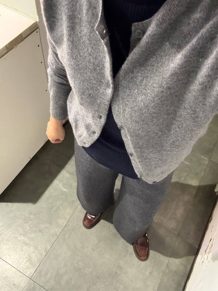 刚收到的羊绒裤，和灰色羊绒衫正好配一套