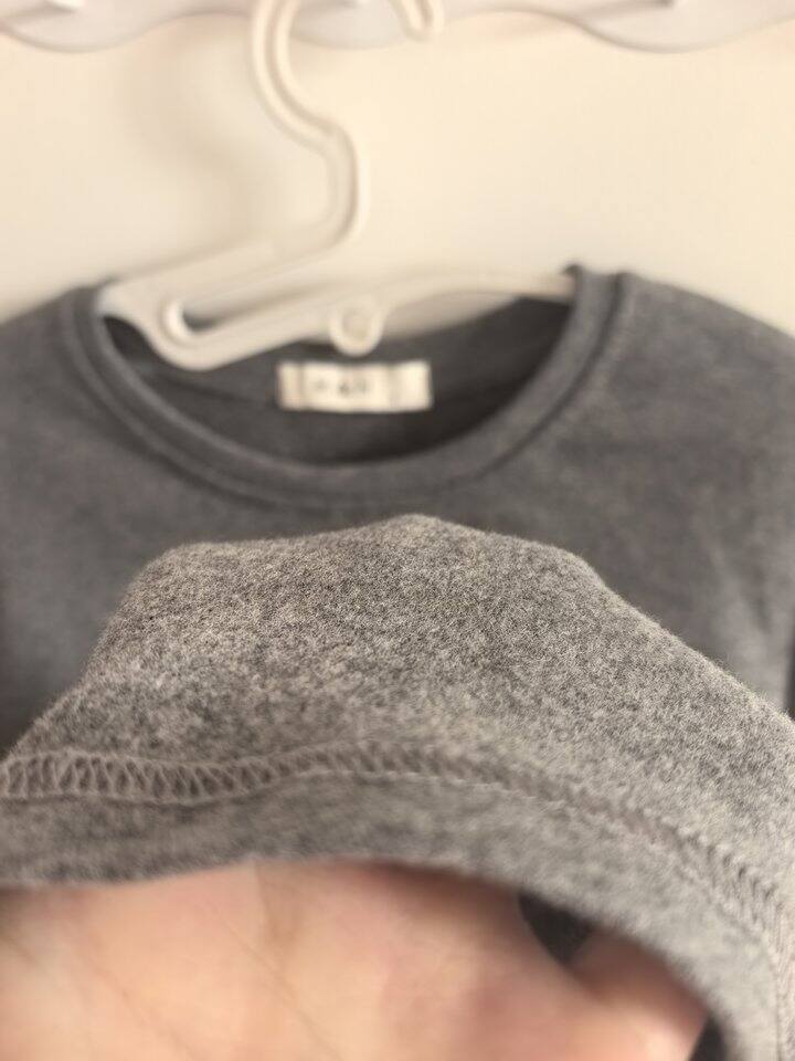 今晚八点 圆领打底衫  简单拍了一下细节，大家可以看一下哦~