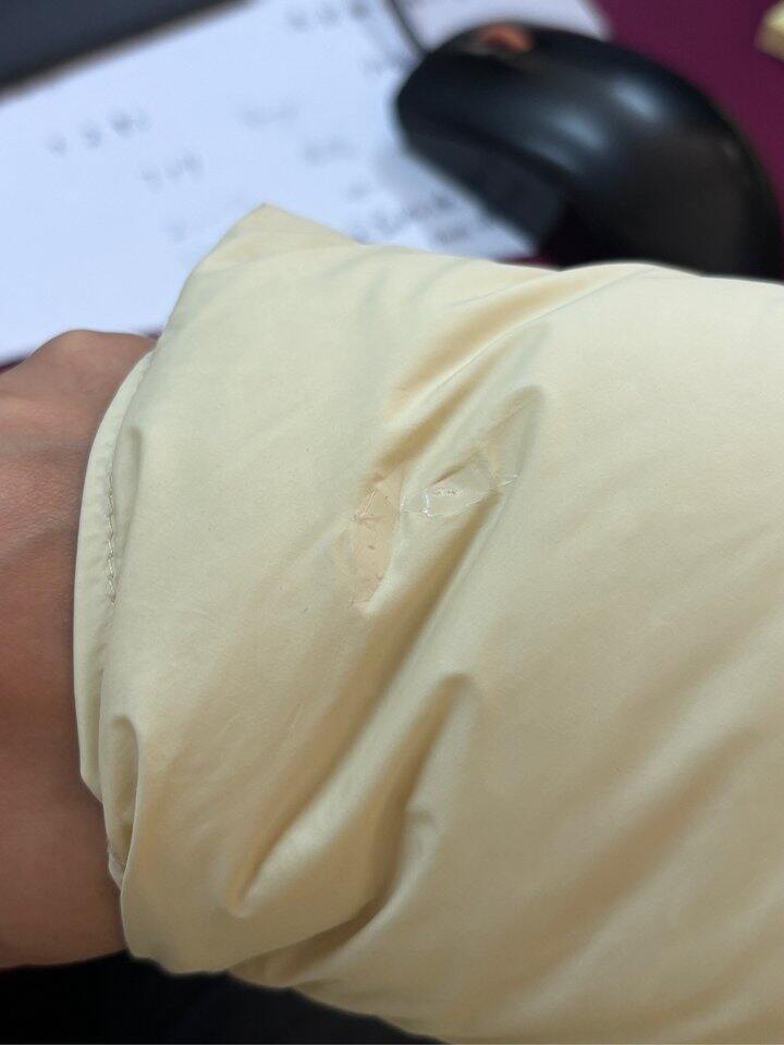 好消息是真羽绒服，坏消息，羽绒服破了