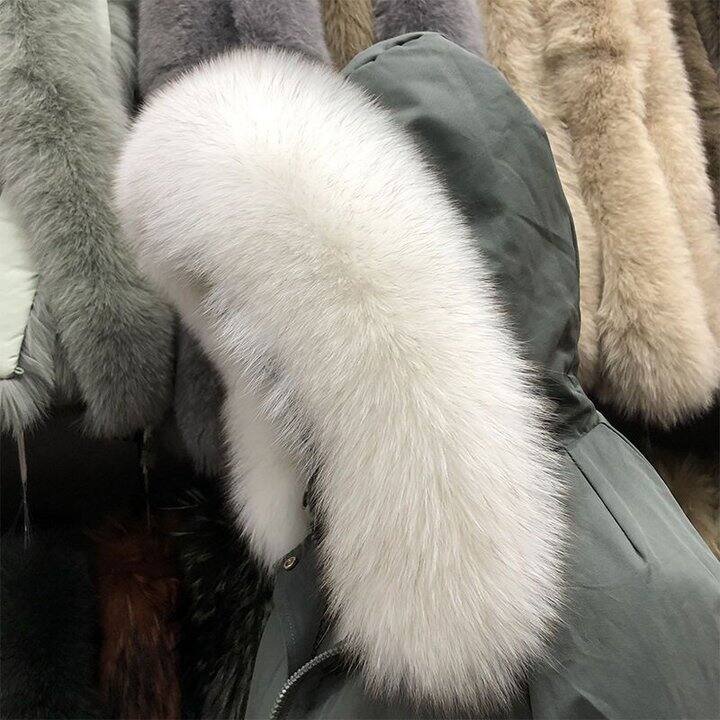 要买一条毛毛围脖，搭配无领羽绒服