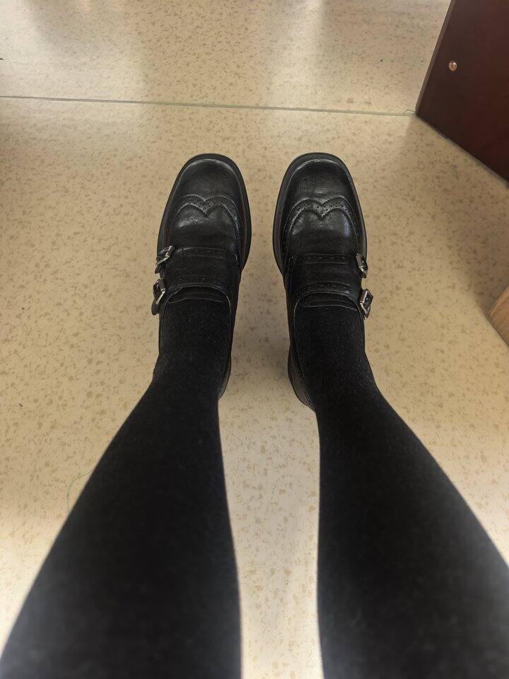 建设路口之复古牛筋乐福鞋