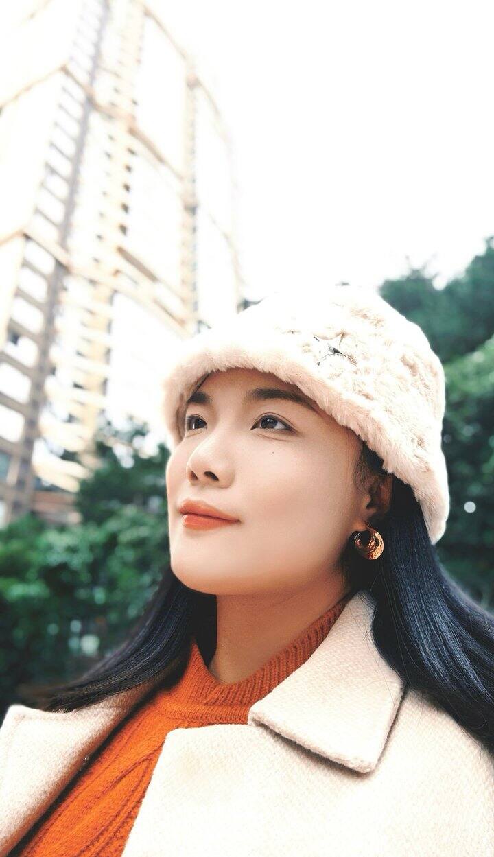 最近恢复了穿搭的乐趣，把衣柜里所有大衣都穿出门了