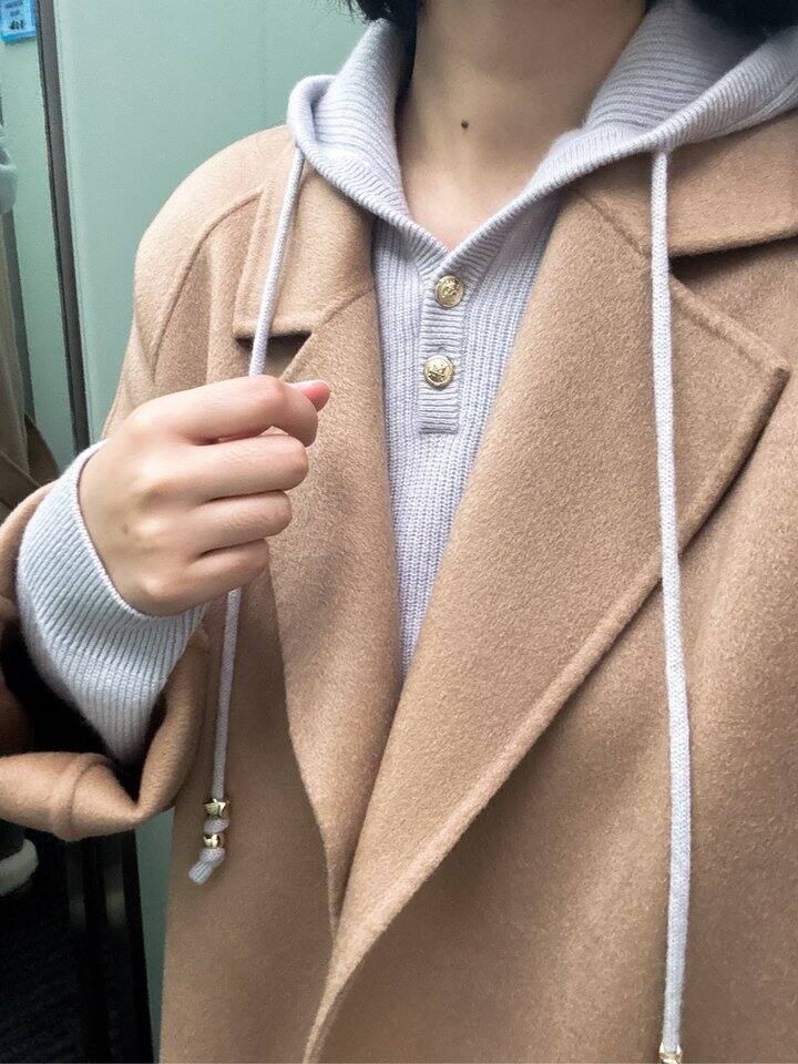 上两张我的小帽衫咯，粉的等我穿的时候再拍~