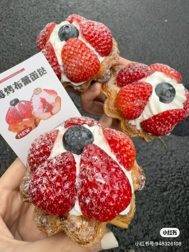 震惊地摸到了胯两边的肉肉