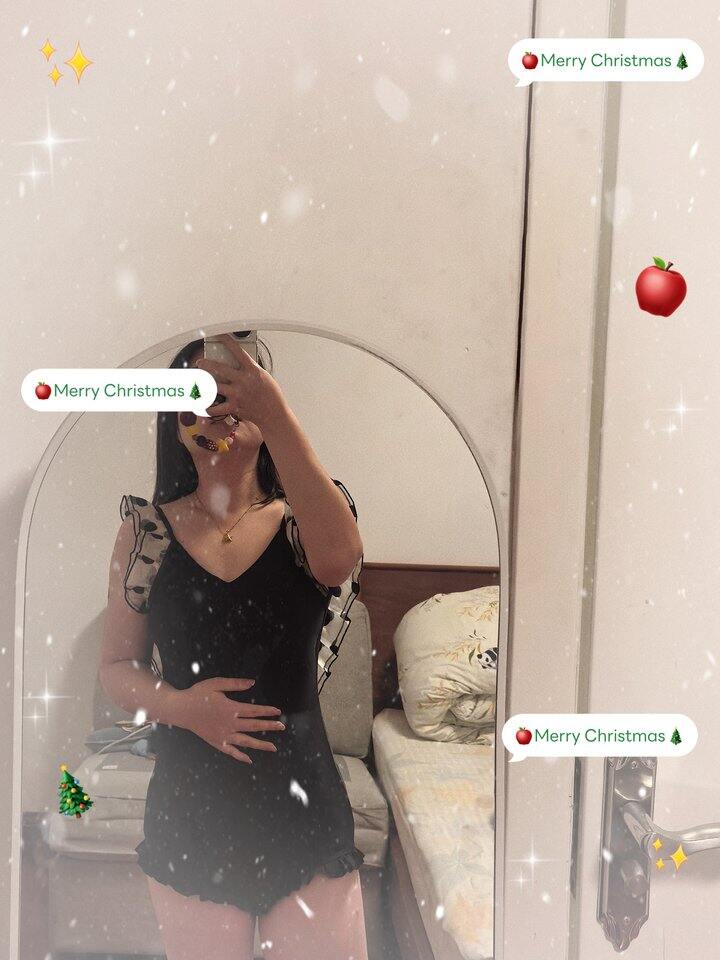 新准备的大露背的泳衣