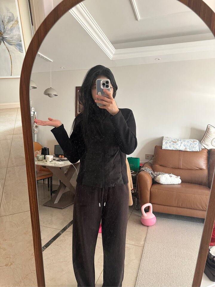 猜猜这一身分别是谁家的衣服呀