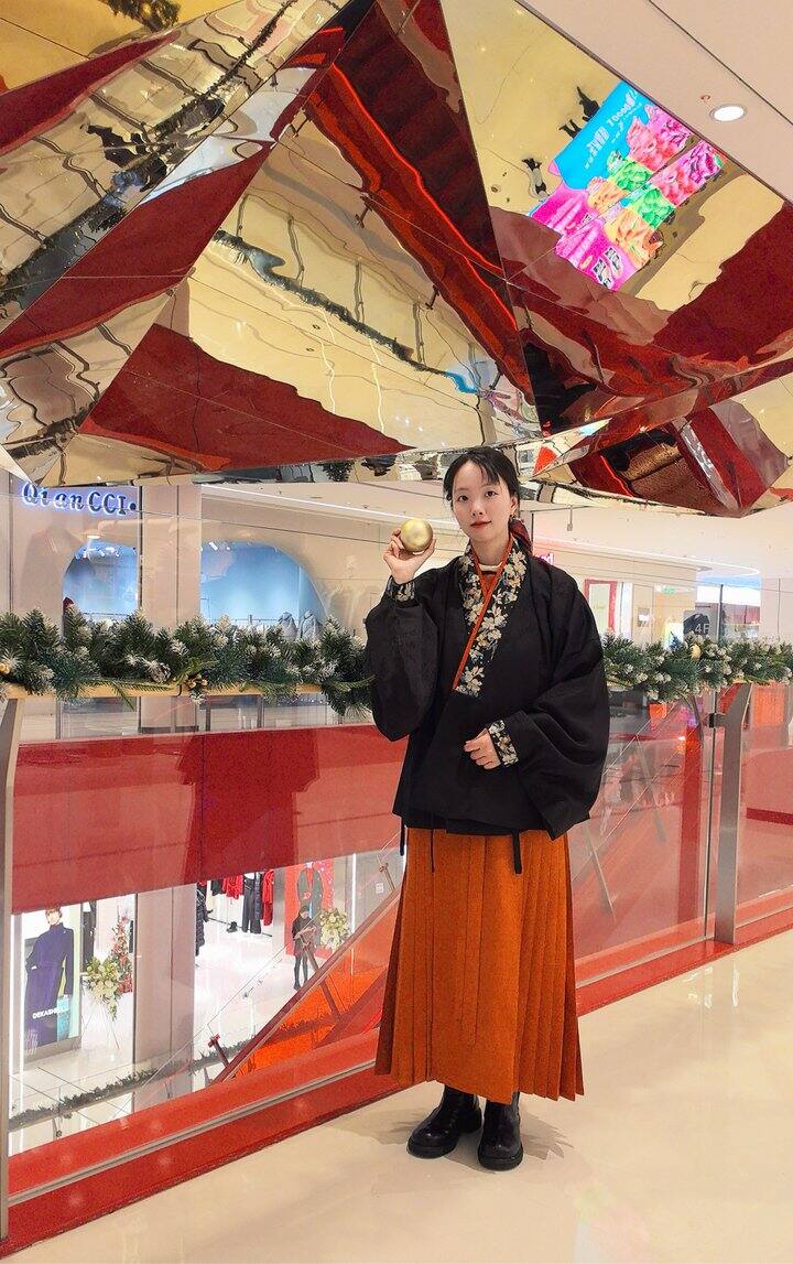 圣诞节不穿红配绿