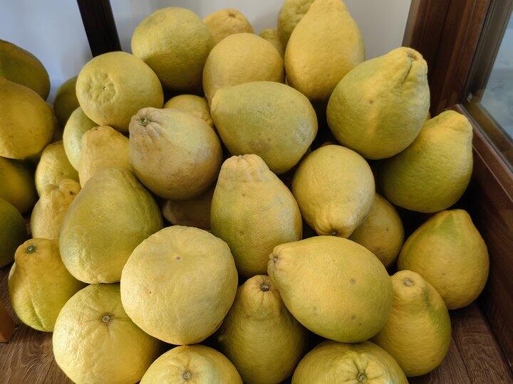 今年买的柚子已经吃了一半了