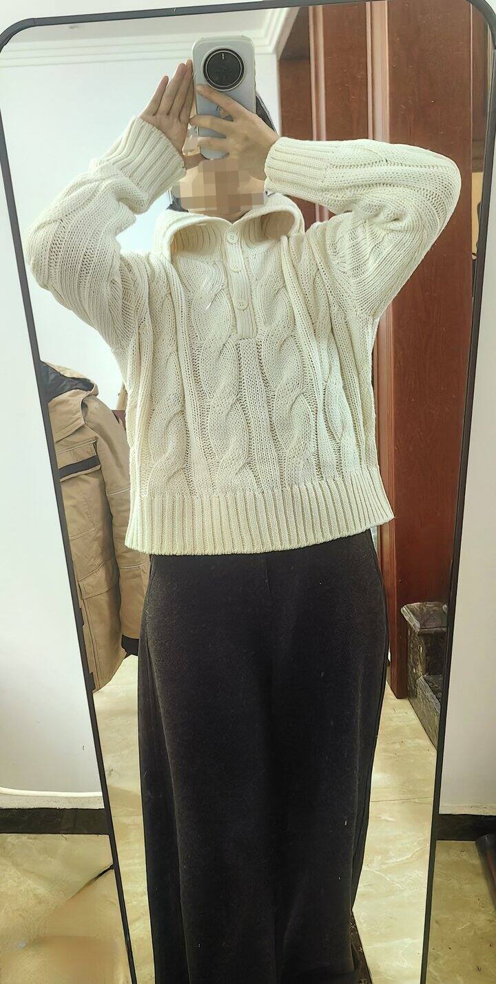 买到了满意的粗线白毛衣！
