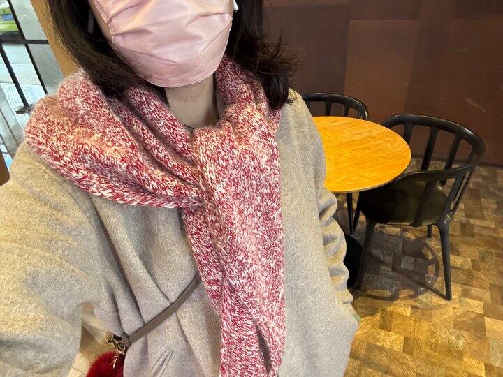 自己打的三角围巾好好看