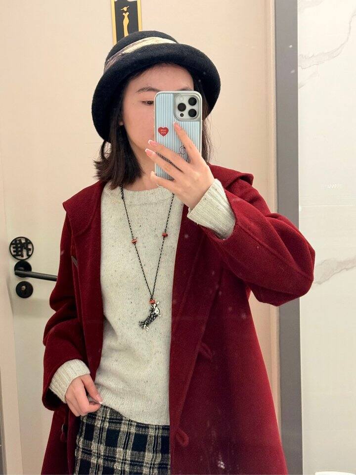 今天跨年穿红色大衣